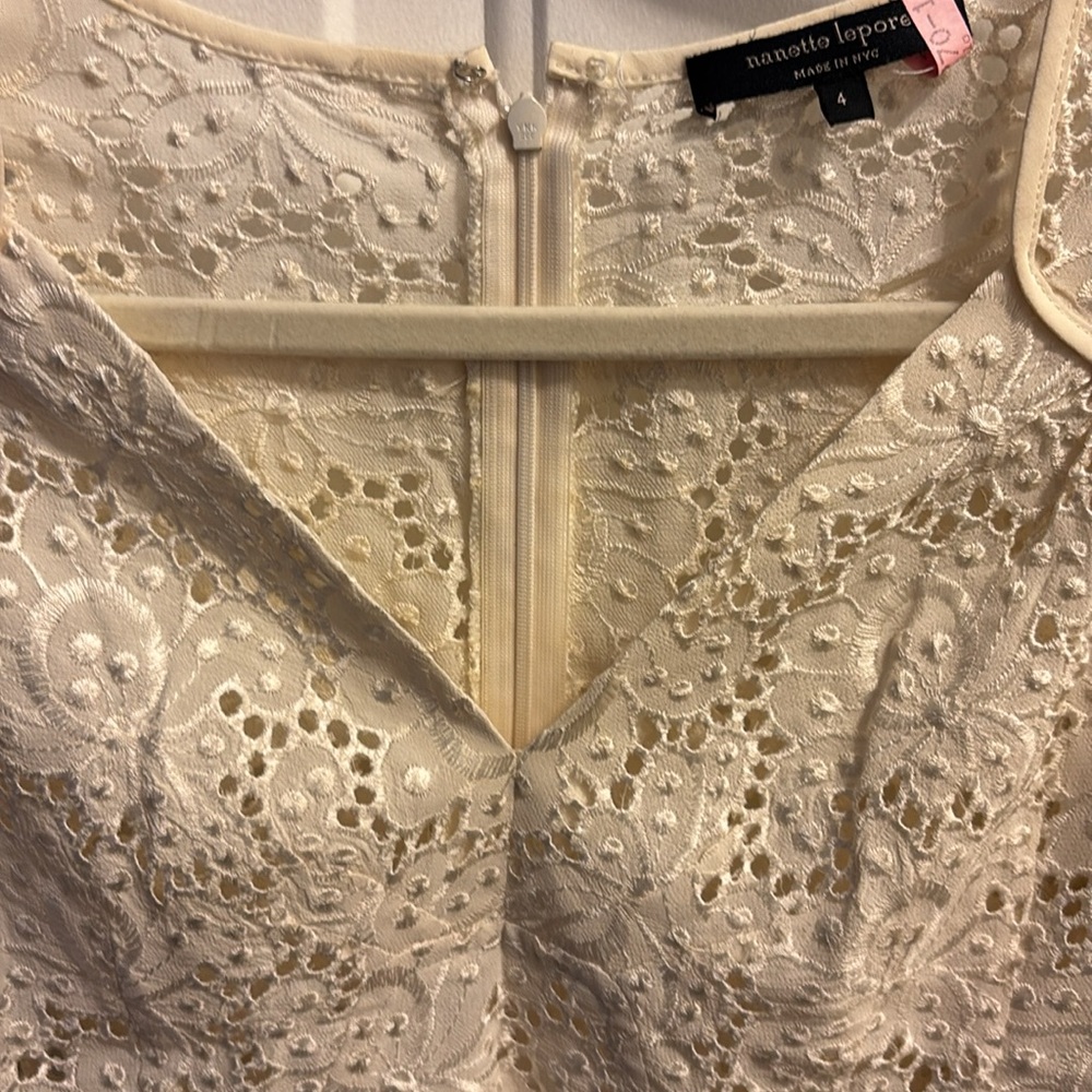 Elegant Cream Lace Top - Picture 3 of 4